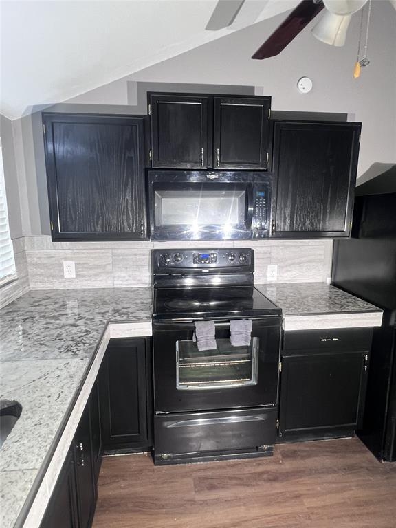 Building Photo - 1000 E 53rd St