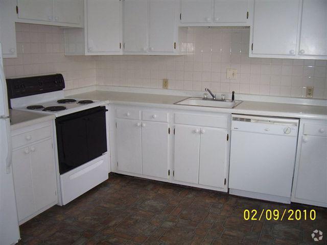 kitchen - Norwich Court Apartments