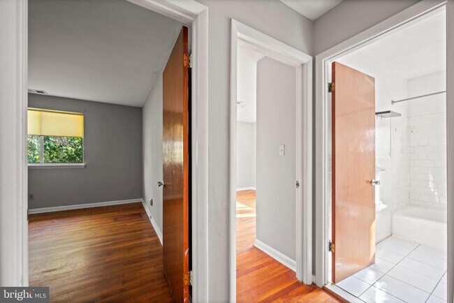 Building Photo - 6511 Parsons Ave