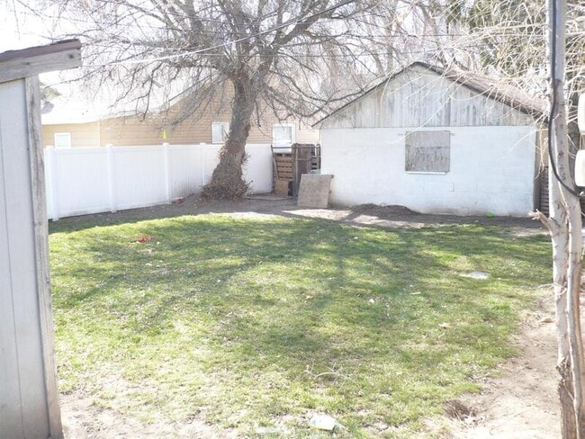 Building Photo - 979 W 100 S