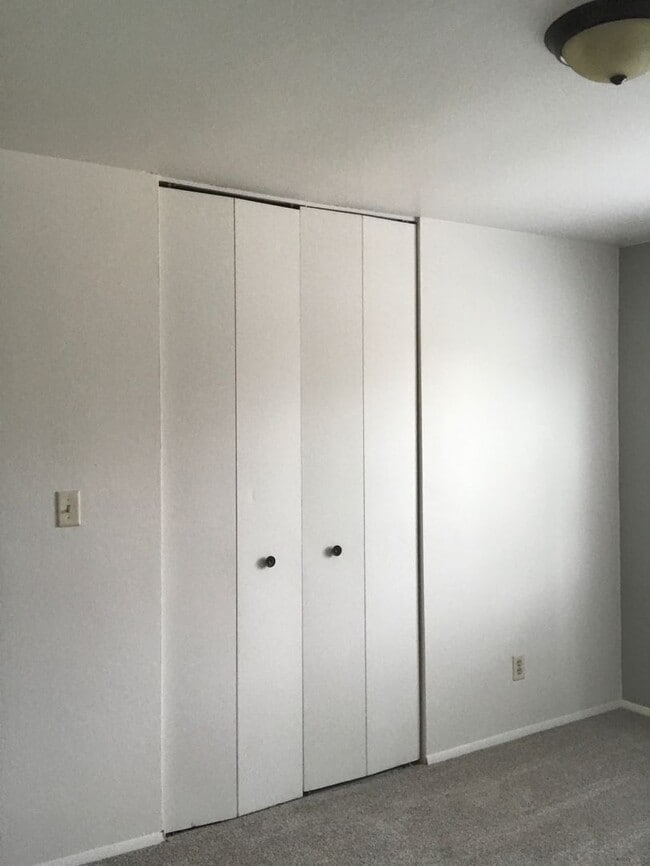 Building Photo - 742 Fairwood Dr