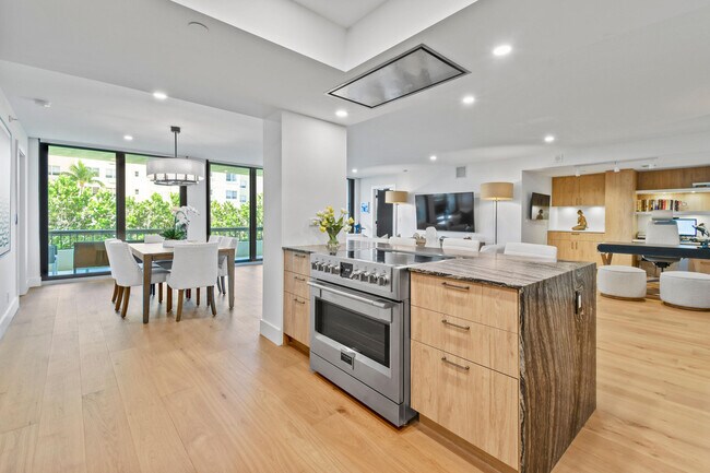 Building Photo - 2660 S Ocean Blvd