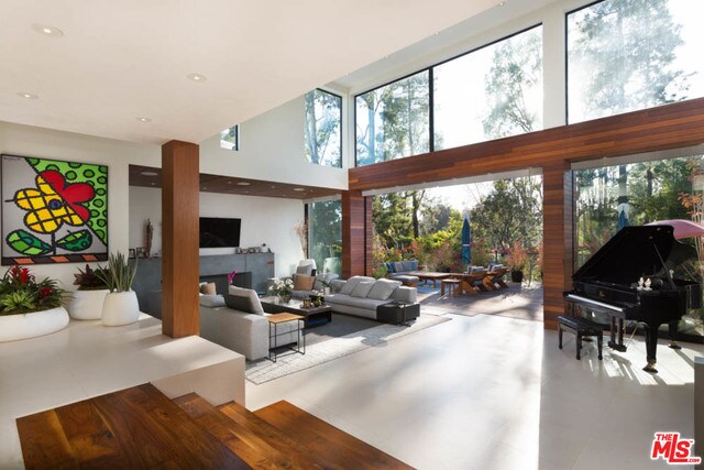 Building Photo - 1060 Woodland Dr