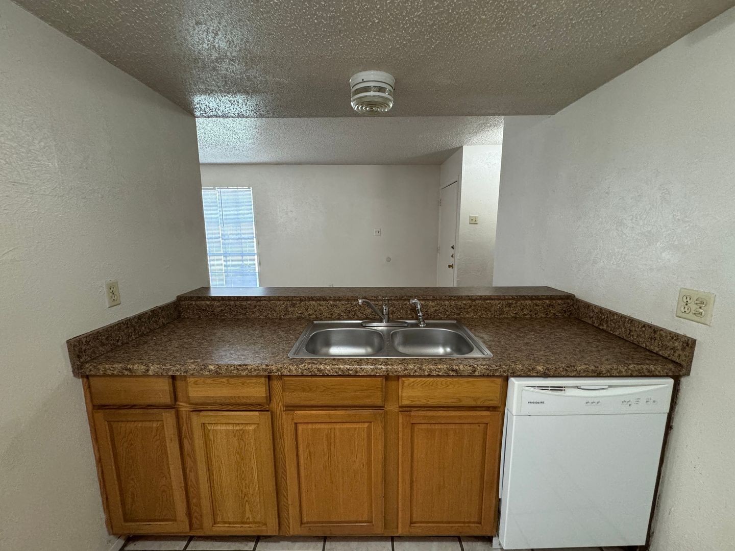 Building Photo - 4501 Westcliff Rd