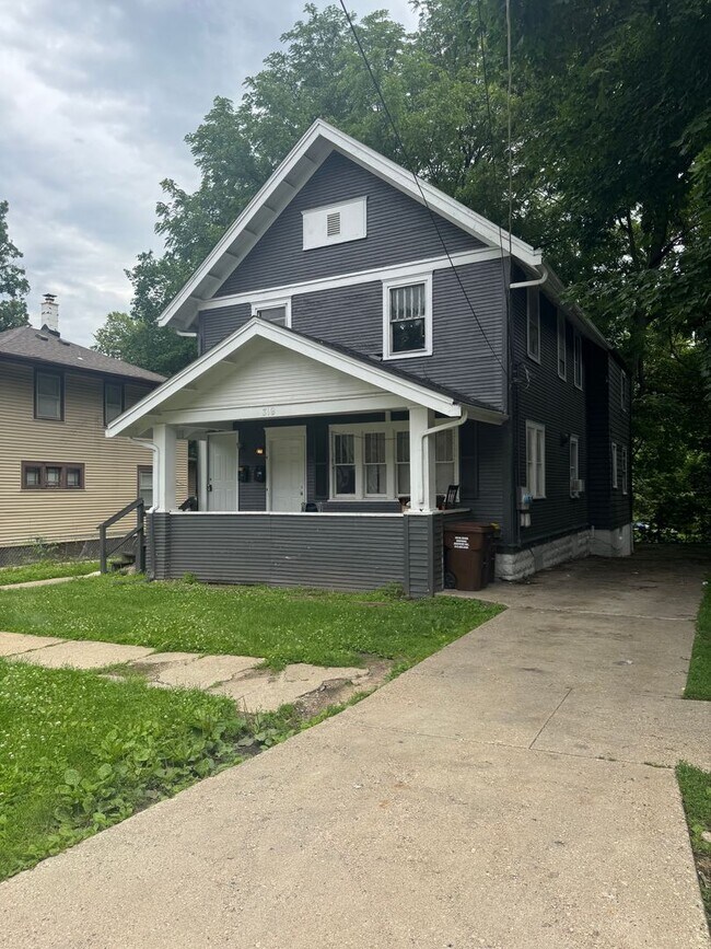 Building Photo - 319 Albert Ave