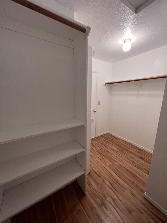 Building Photo - 479 E Alluvial Ave