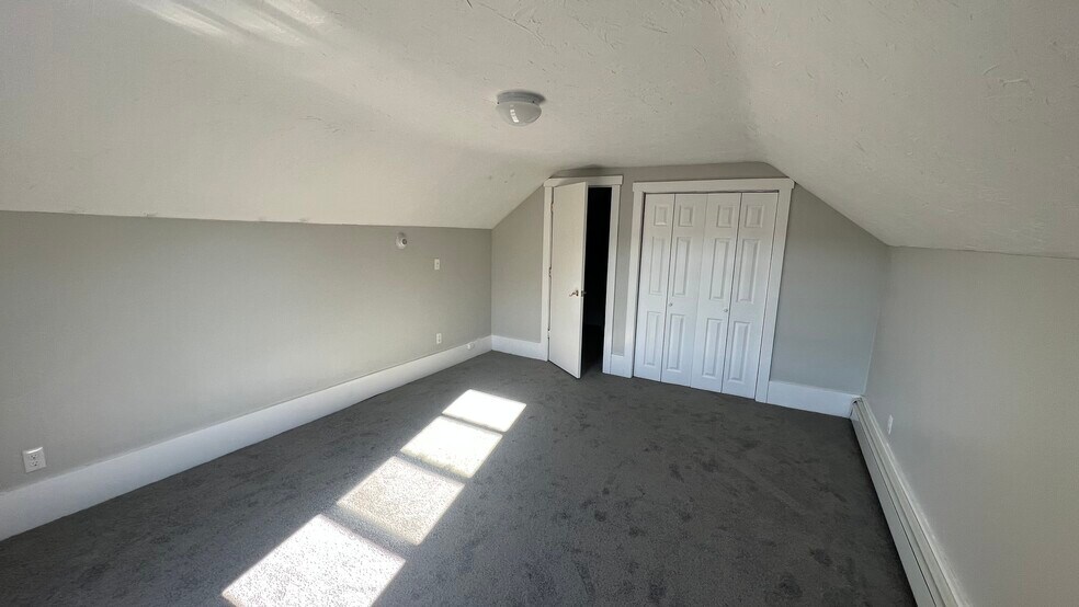 Bedroom 2 Master - 14 Main St
