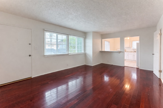 Building Photo - 906 Edgewood St