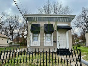 Building Photo - 2 Bedroom house in West Louisville- Section 8 accepted