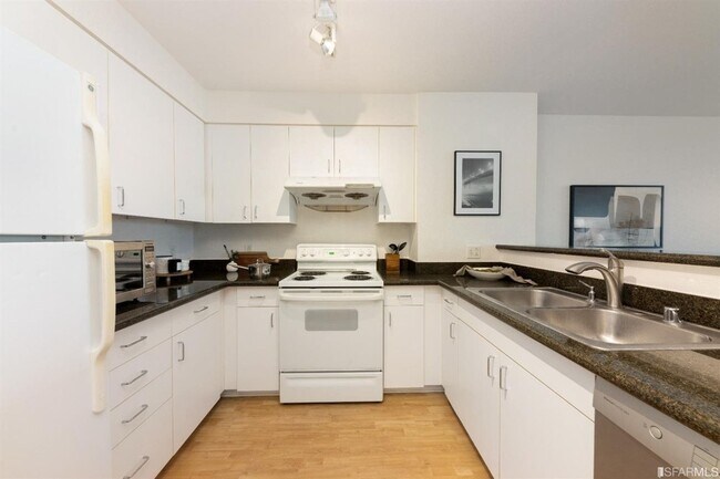 Building Photo - 1BD/1BA Condo at Oceanview Village - Close...