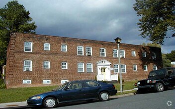 Building Photo - Erdo House