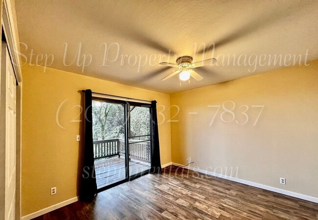 Building Photo - Spacious 3 Bedroom, 2.5 Bath Home in Myers Hill!