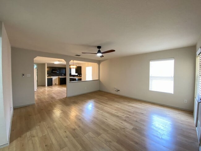 Building Photo - 1 STORY 3 BEDROOM WITH AN OFFICE AND 2 BATHROOM.