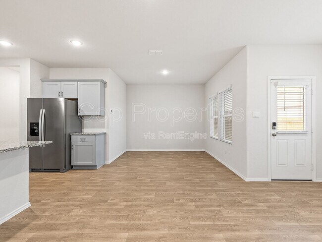 Building Photo - 374 Wayne Way