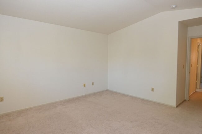 Building Photo - 2 story home, gated community, near Shops ...