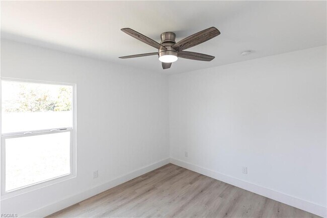 Building Photo - 2007 NW 21st St