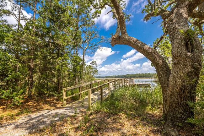 Building Photo - Coastal living right in the middle of Ocea...