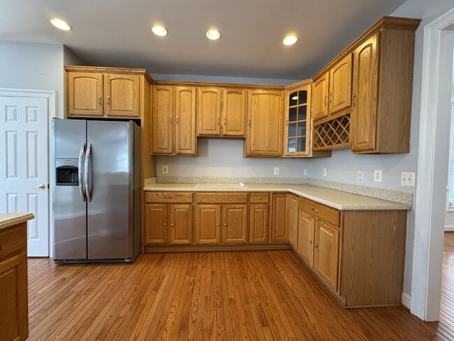 Building Photo - Spacious Elegance in Gated Piedmont!