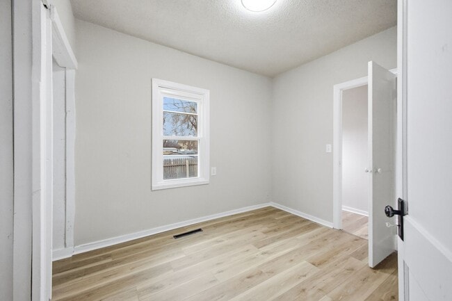 Building Photo - Cozy 3-Bedroom, 1-Bath Single-Family Home – 1,104 sq ft