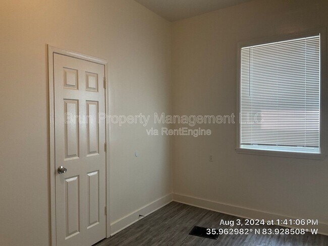 Building Photo - 1206 Forest Ave