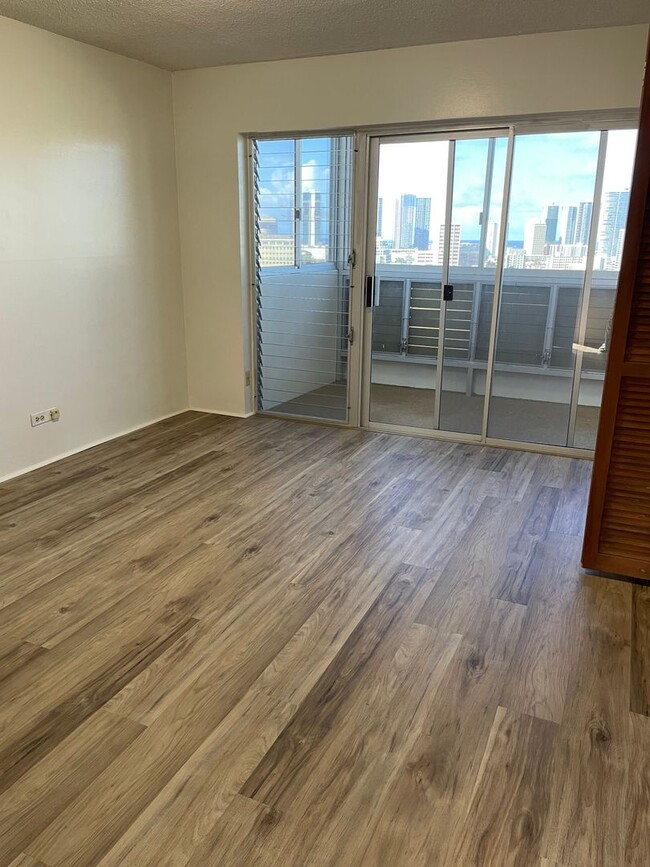 Building Photo - Makiki - Bellevue Tower - 3 Bdrm/2 Bath/ 1...