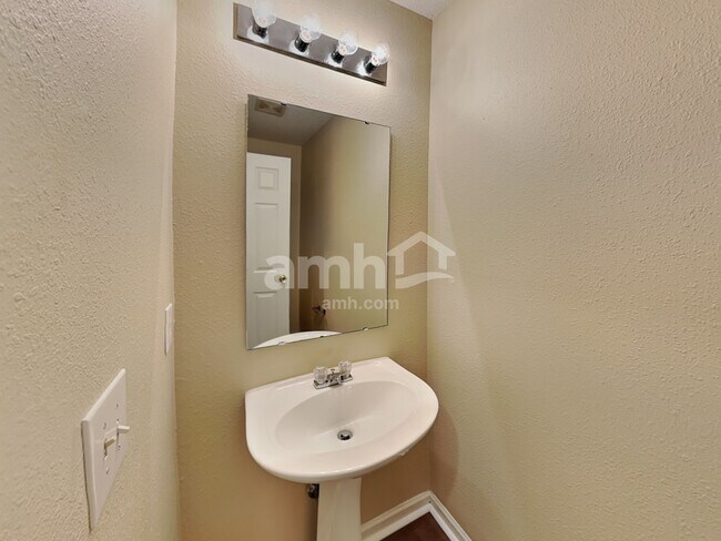 Building Photo - 10221 Blue Sky Dr