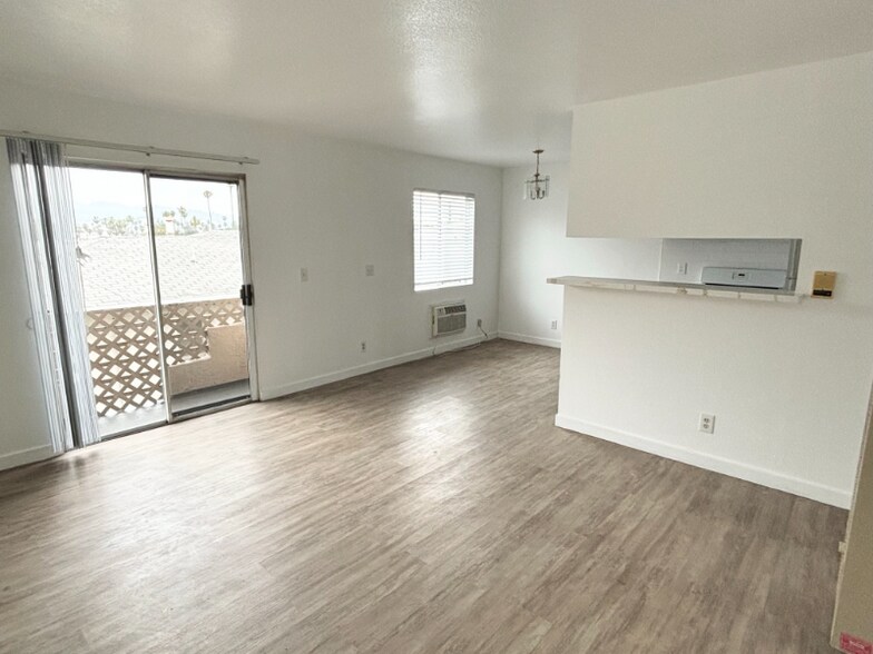Building Photo - 530 N Ardmore Ave