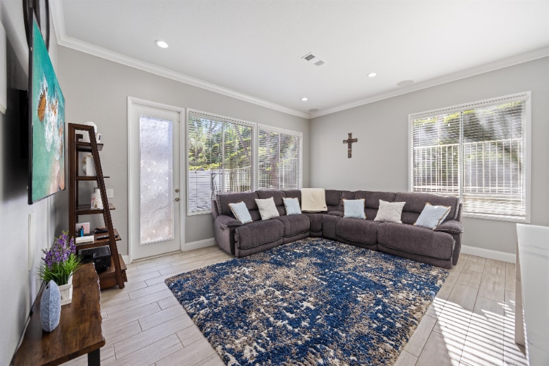 Building Photo - 5 Salto