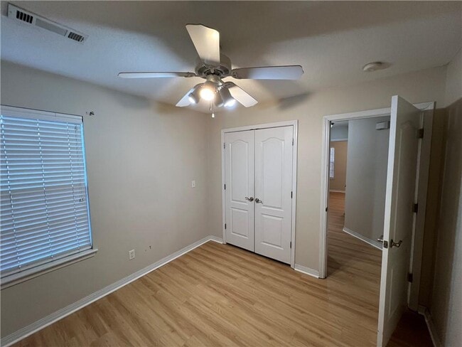 Building Photo - 235 Ravenwood Blvd