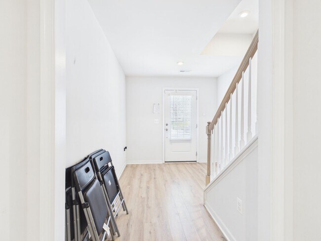 Building Photo - 1405 Kerr Dr
