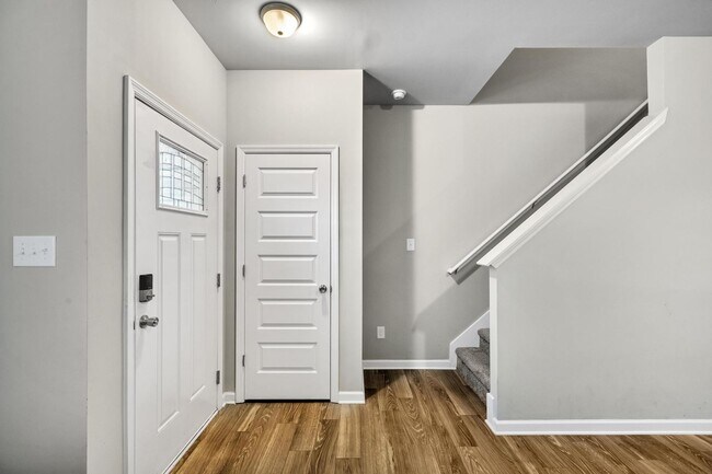 Building Photo - Furnished rental available now!!