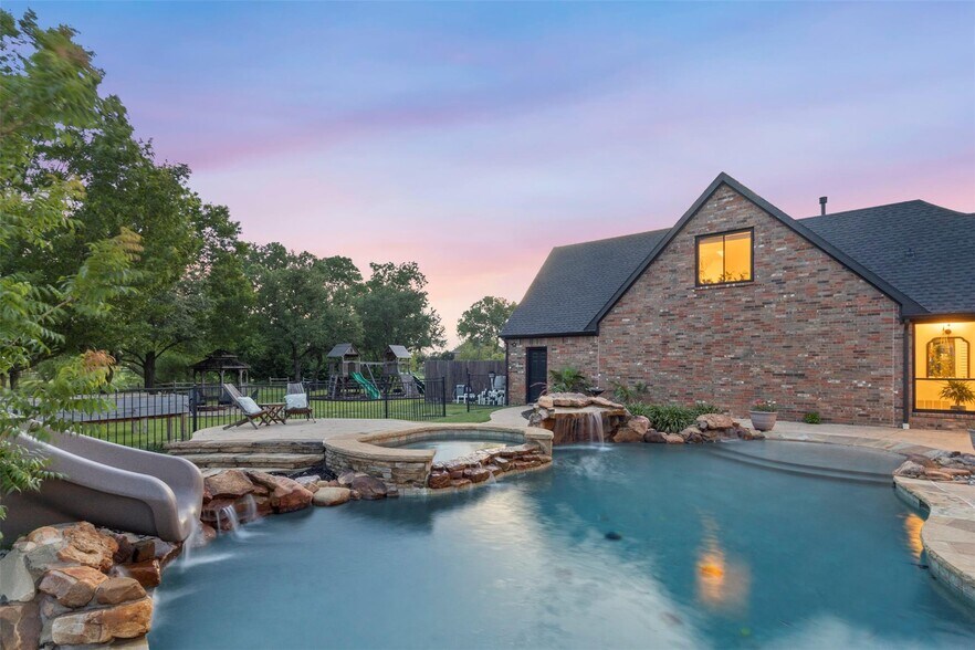 Building Photo - 1504 Brook Ln