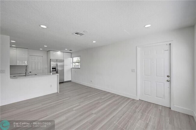 Building Photo - 5521 SW 39th St