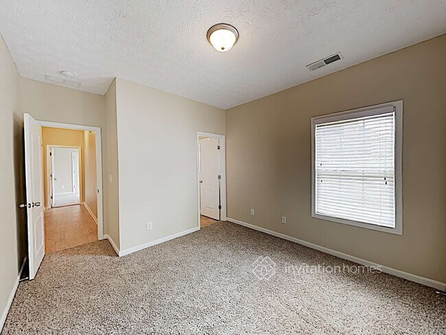 Building Photo - 201 Long Needle Dr