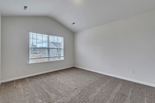 Building Photo - Beautiful 3 Bedroom / 2.5 Bath Townhome with Patio & Community Amenities $1,725/mo rent