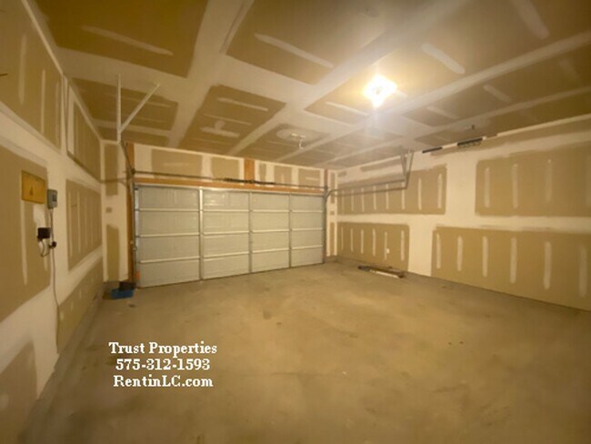 Building Photo - 5565 Gobi Ln
