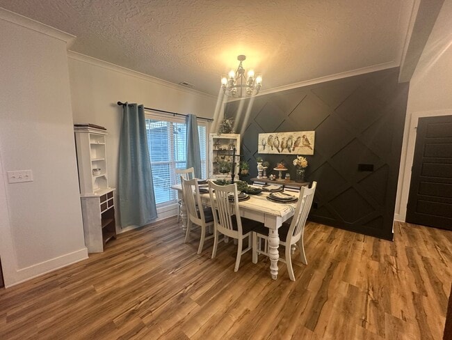 Building Photo - Stunning 4BR/2BA Home in Legacy Hill Estates