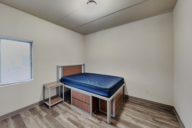 Building Photo - 215 Stanton Ave