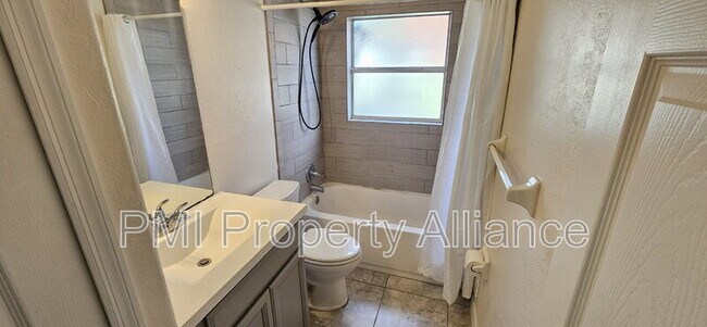 Building Photo - 11649 Crescent Pines Blvd