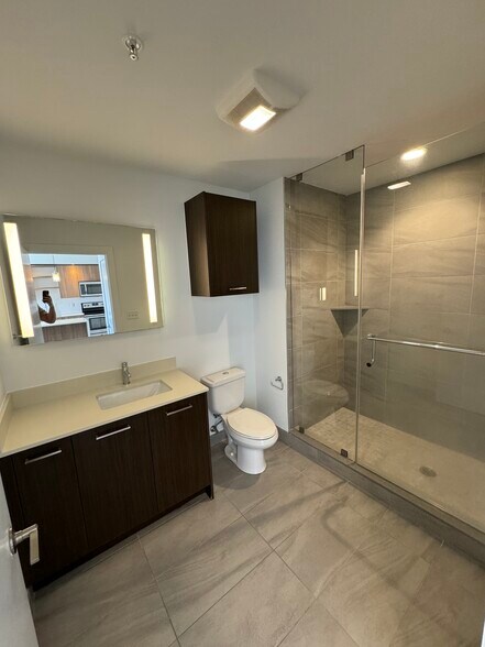 MASTER BATHROOM - 119 NE 20th St