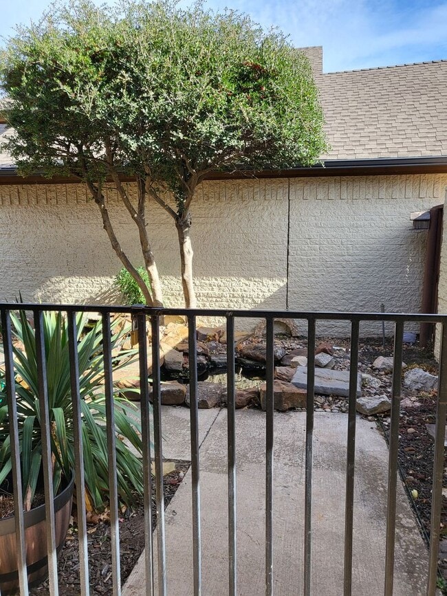 Building Photo - (2) Bed/(2) Bath w/ Storm Shelter Avail NOW!