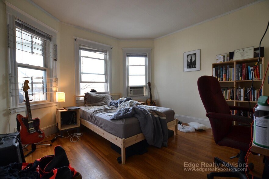 Building Photo - 20 Claymoss Rd