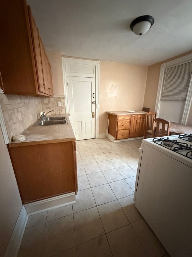 Building Photo - 411 S Prince St