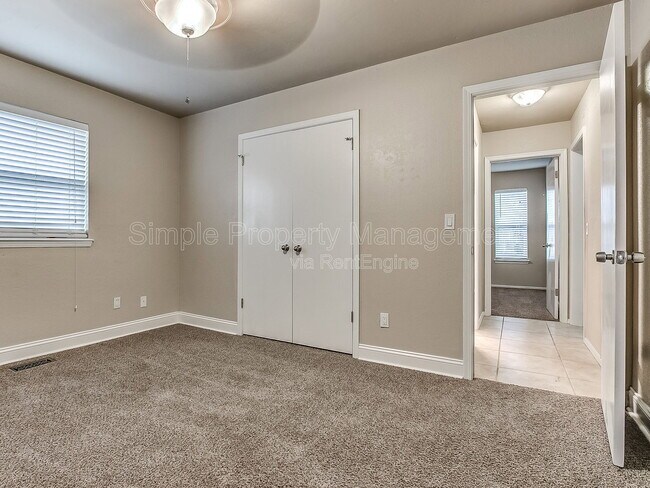 Building Photo - 10824 Admiral Dr