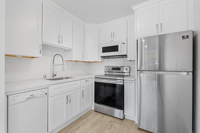 Building Photo - 207