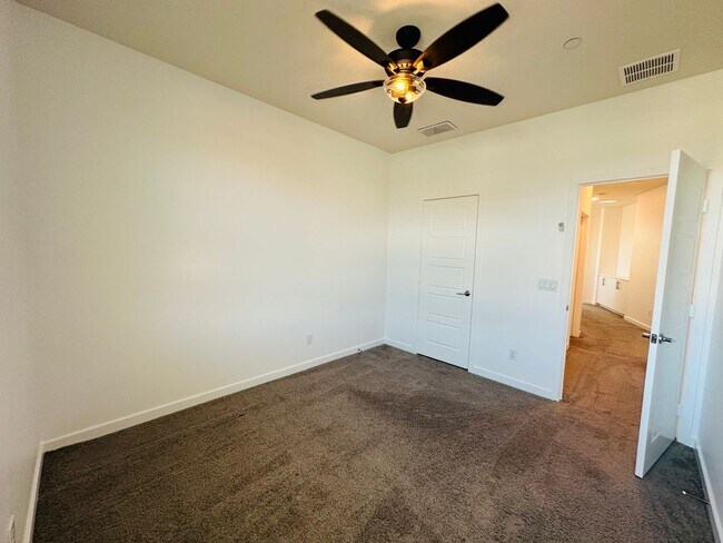 Building Photo - 1835 Vesta Dr