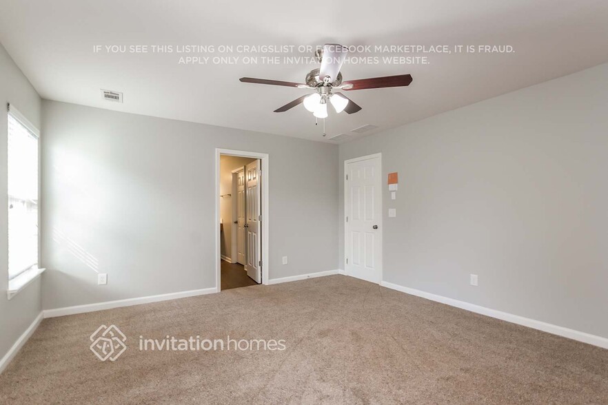 Building Photo - 2470 Mayfair Dr