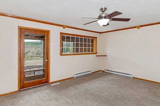 Building Photo - Redlands Escape - 2 Bedroom Condo with sunroom!
