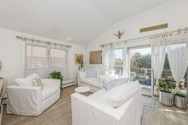 Building Photo - 33 Hoppin Ave