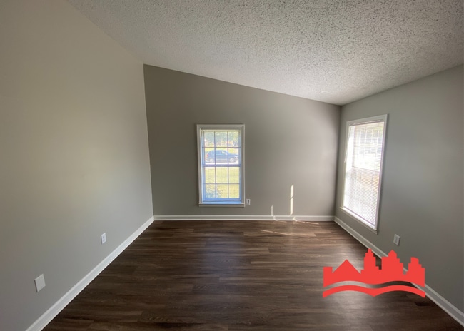 Building Photo - 4735 Chevron Rd